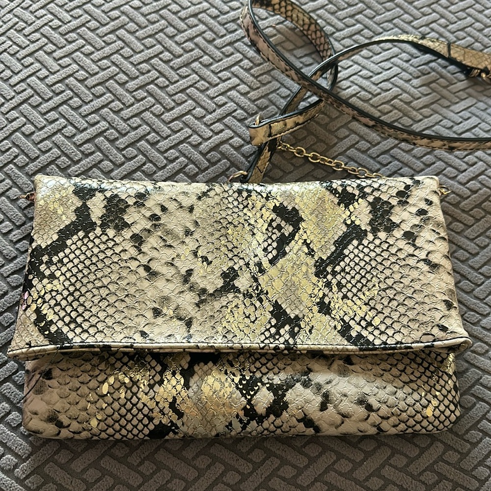 Snake skin clutch
